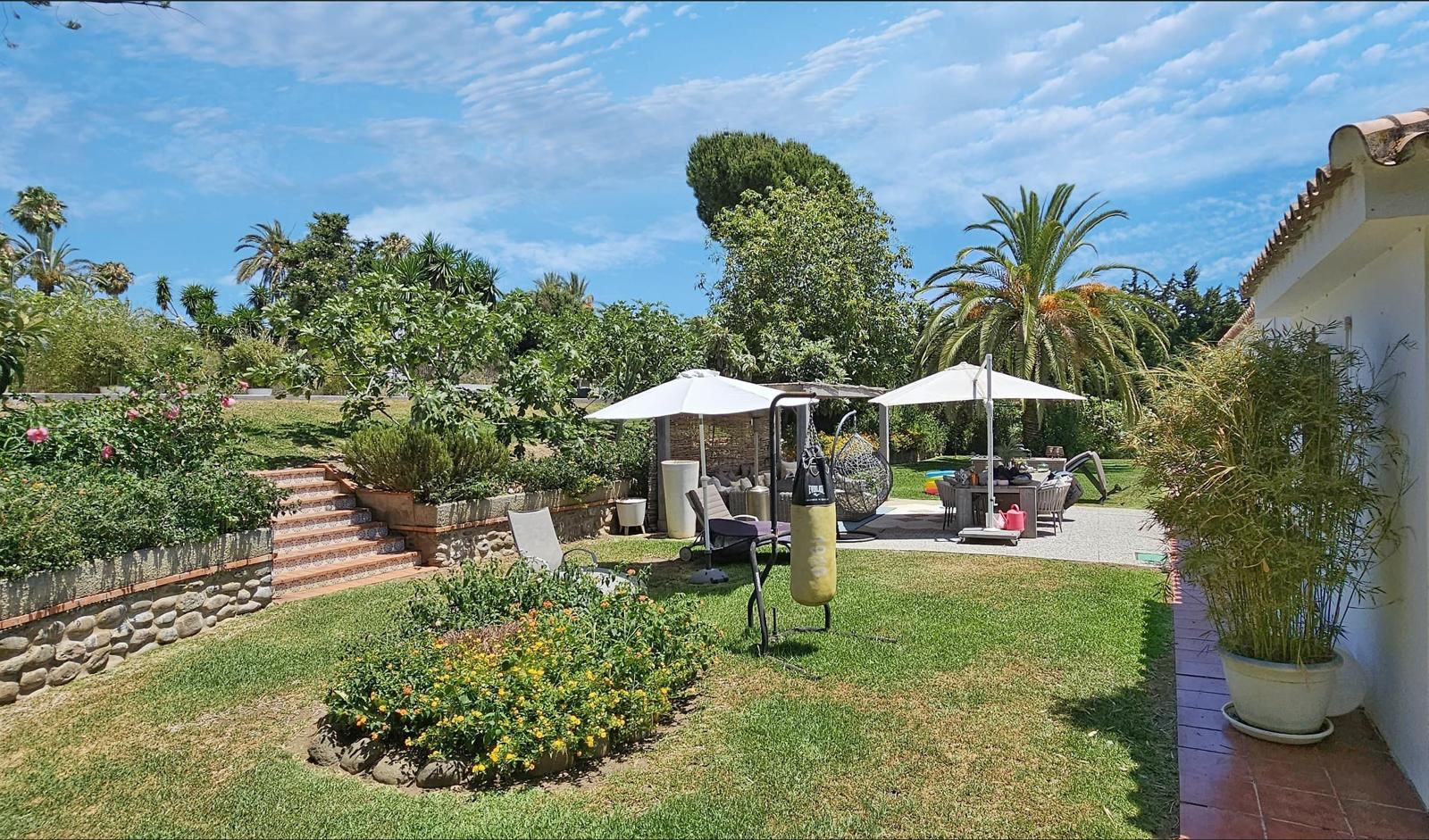 Villa – Estepona East – Estepona – 963