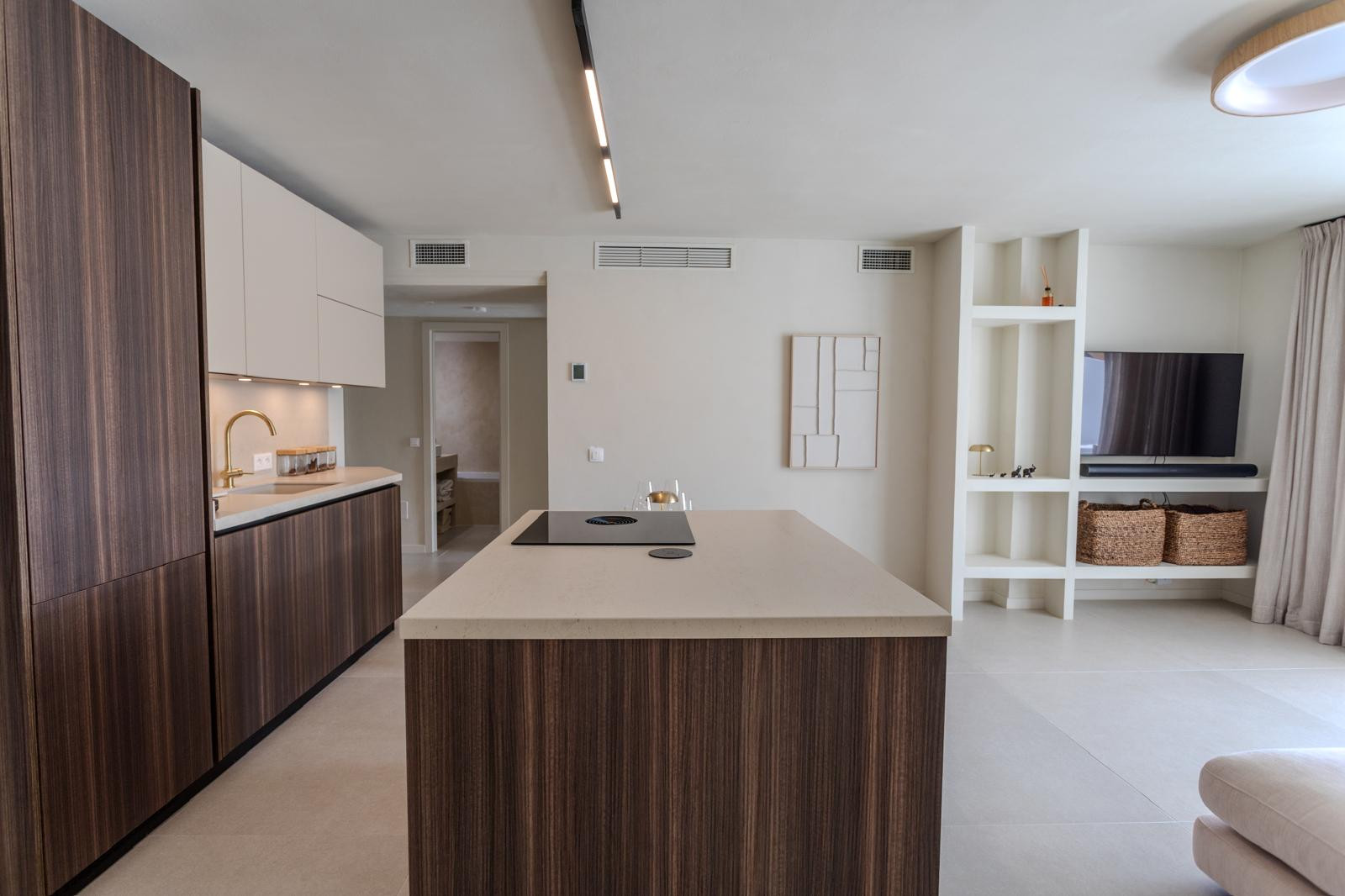 Apartment – Estepona East – Estepona – B2202601