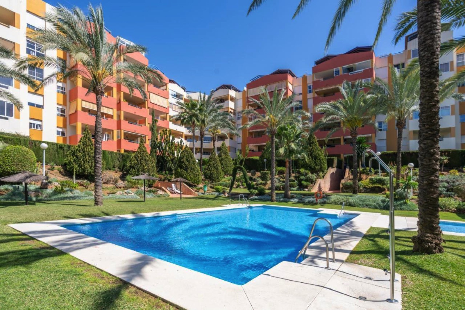 Apartment – Estepona East – Estepona – 300