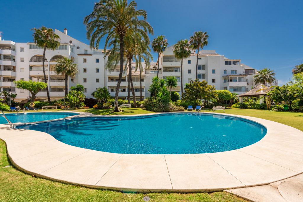 Apartment – Estepona East – Estepona – MEX1053