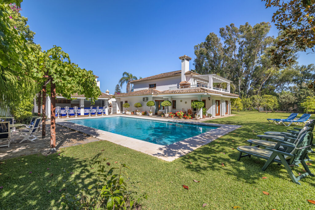 Villa – Estepona East – Estepona – 963